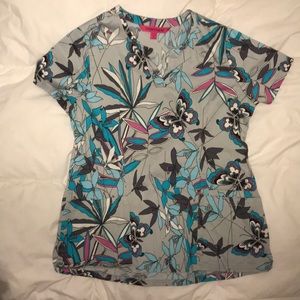 Beyond Scrubs Print top Size Medium
